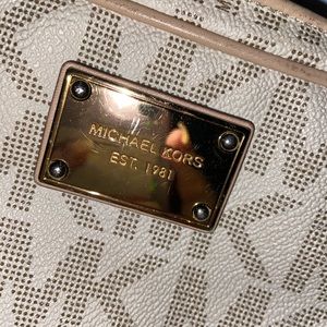 Michael Kors white/ gold hardware small crossbody!
